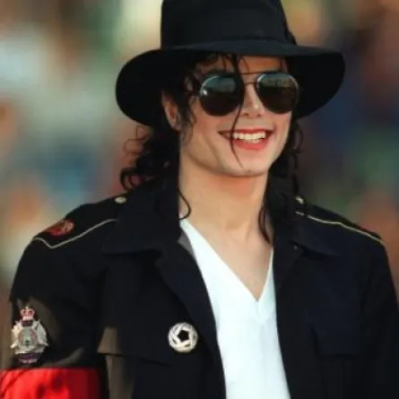 200 ألف دولارثمن قفاز مايكل جاكسون