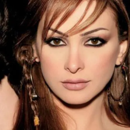 بسبب الإنجاب قبل الزواج أمل حجازي إلى القضاء