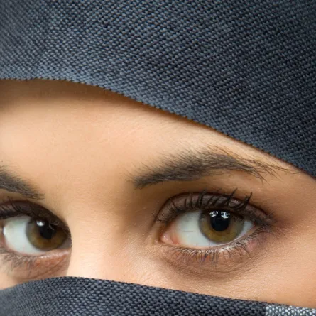 أسرار البنات تحت العبايات!