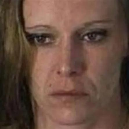 أمريكية تترك طفليها يتجمدان في السيارة لتصطاد