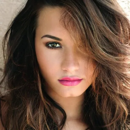 مشاهير اكتأبوا وخضعوا لإعادة تأهيل... من هم؟ 