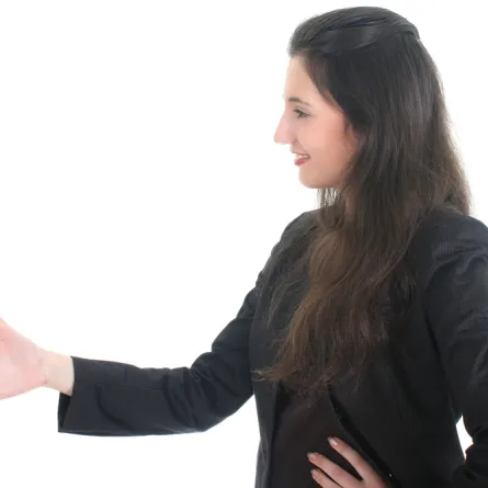 10 أخطاء في لغة الجسد يجب تجنبها في مقابلة العمل