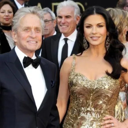 Catherine Zeta-Jones تستعيد توازنها النفسيّ