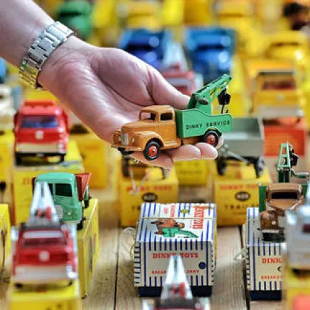 العاب السيارات في مزاد علني بـ 100 ألف جنيه إسترليني