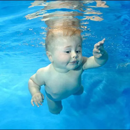 السباحة تزيد من خطر الرئة والربو للأطفال