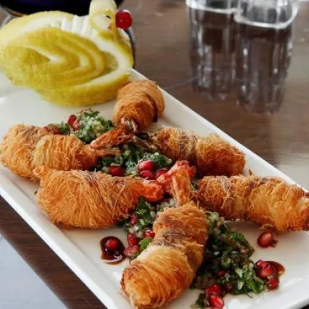 جرّبي تبولة "الكينوا" مع القريدس الملفوف