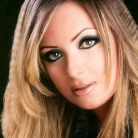 ريم البارودي توقف تصوير فيلمها لأداء العمرة