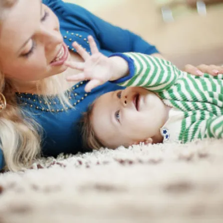 هي امرأة عاملة و «أم» مع إيقاف التنفيذ!