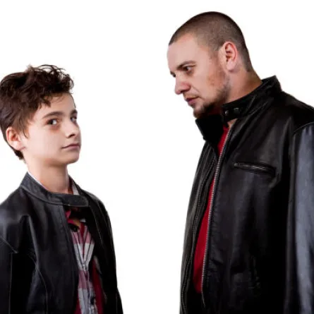 اكتشاف المراهق مسؤولية الوالد ..