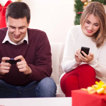 الهواتف الذكية تهدد العلاقة الزوجية