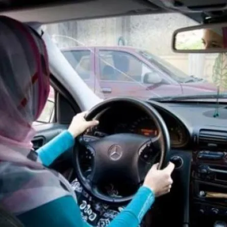 النساء أفضل من الرجال في قيادة السيارات
