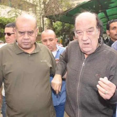 انهيار حسن حسني في جنازة ابنته