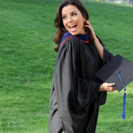 Eva Longoria  تنال شهادة ماجستير