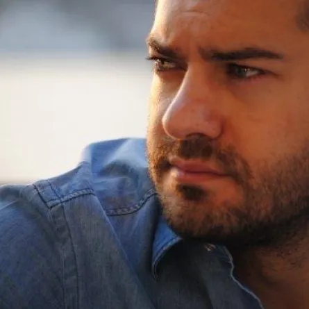 عمرو يوسف: صداقتي بخطيبتي قائمة وعلى اتصال بحمايا نور الشريف