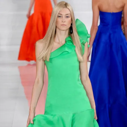 أسبوع الموضة يحتفل معك باللون الأخضر