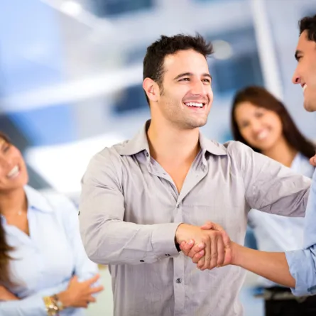 أدمغة الأشخاص الاجتماعيين أكبر من غيرهم!