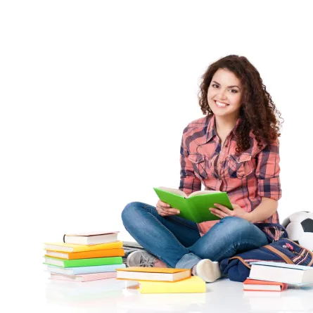 الطالبات الكويتيات.. غرائب وعجائب في الحقائب!