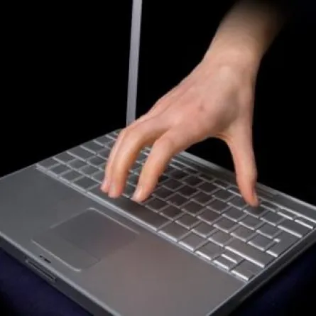 ربع المراهقات يتعرضن للتحرش على شبكات التواصل الاجتماعي