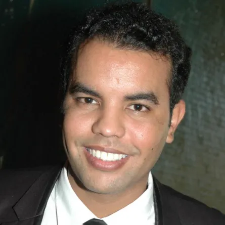 مراد بوريقي ينفي خبر خطوبته