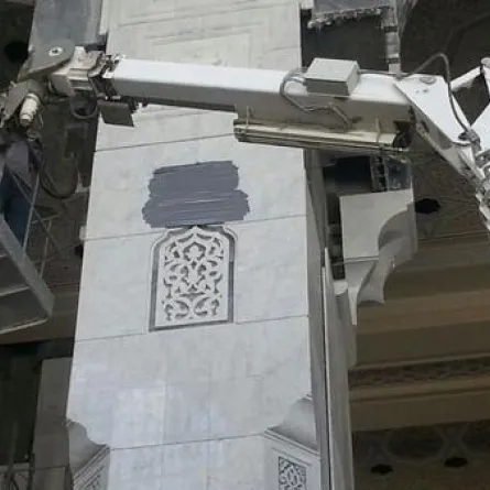 إزالة نقوش الحرم المكي الجديدة تجنباً للبس