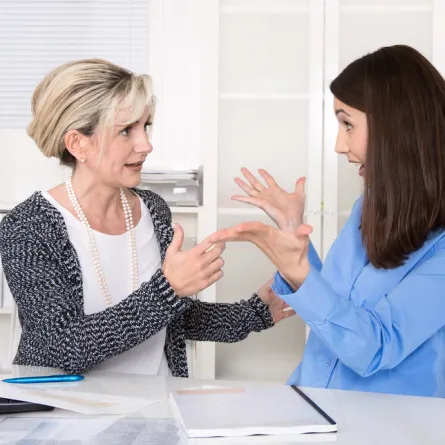 كيفية التعرف على متنمر في المكتب