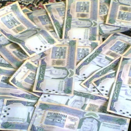 عثروا على مبلغ 50 ألف ريال داخل كنبة