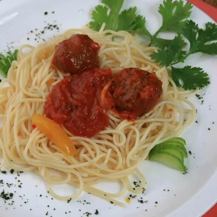 فاجئي أطفالكِ بالمعكرونة مع اللحم