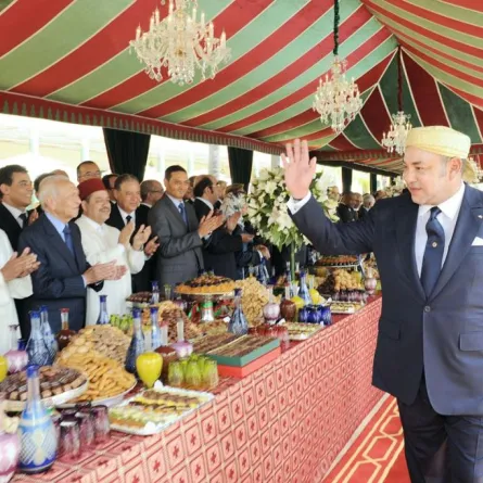 تكريم ملكيّ لـ"دنيا باطما" و عدد كبير من الفنّانين المغاربة