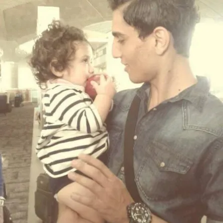 صورة تمنح محمد عساف لقب" سفير البراءة"