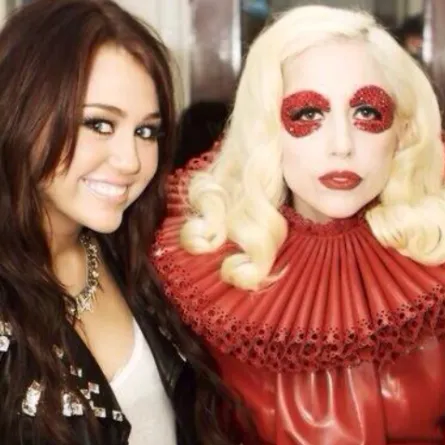 Twitter النجوم: GaGA تعترف أنها فاسدة وkim  تستخف بـ Oprah