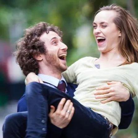 دراسة: السعادة الزوجيّة تزيد من الوزن