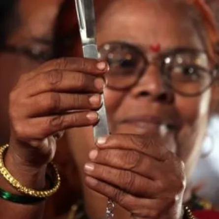 21 ألف سكّين لحماية نساء الهند