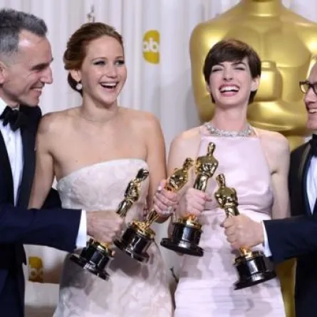 "داي لويس" يدخل تاريخ جوائز الأوسكار