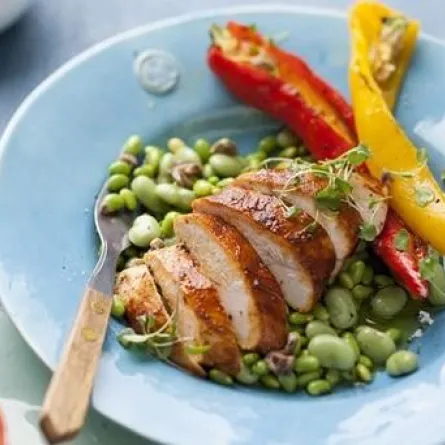 الفول الأخضر مع الفليفلة الحلوة