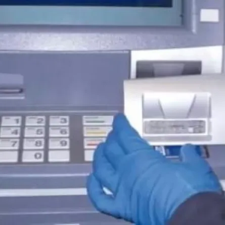 عملية سطو فاشلة تثير ضحك موظفة مصرف