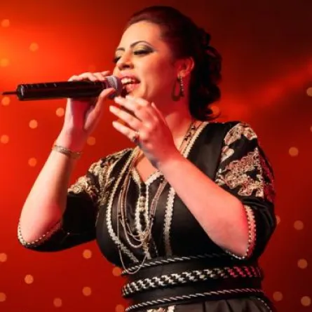 لمياء الزايدي تغني لوردة الجزائرية