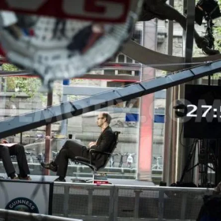 أطول مقابلة صحافية استمرت أكثر من 30 ساعة