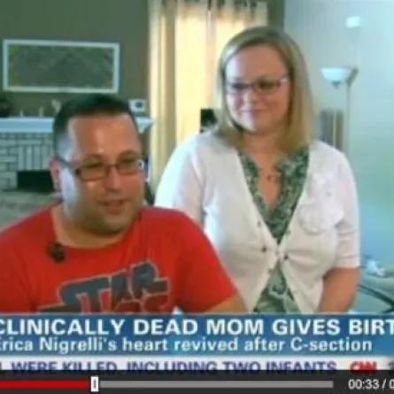 أنجبت طفلتها وهي متوفاة