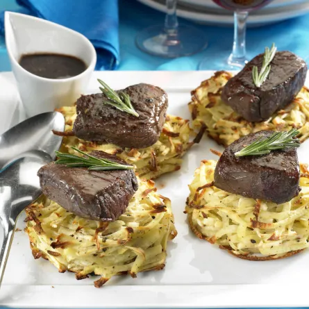 قطع اللحم مع البطاطس والجزر