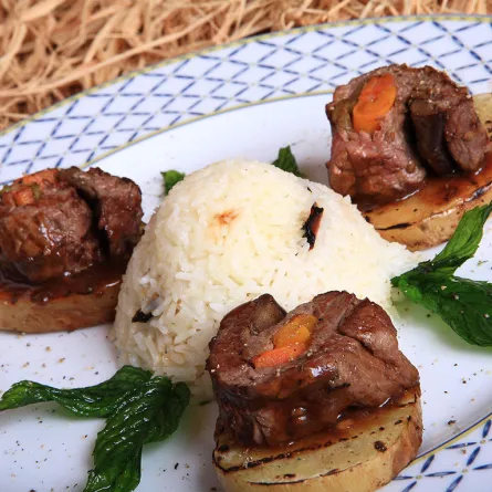 لحم العجل مع الخضر المشوية