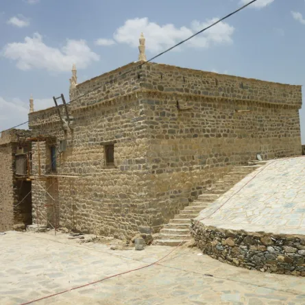 "السياحة والآثار" تُرمم قصر بن رقوش التاريخي بالباحة