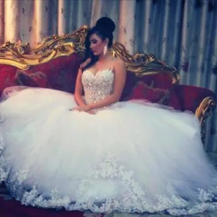 بالصور: جيني إسبر "عروس" من جديد