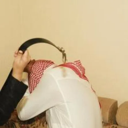 سعودية تضرب زوجها تأديباً له