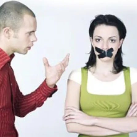 ثرثرة النساء سببها "بروتين"