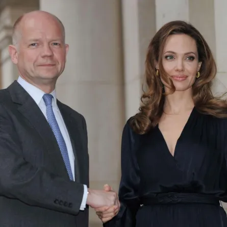 أنجلينا جولي تشارك في مواجهة الاغتصاب في زمن الحرب