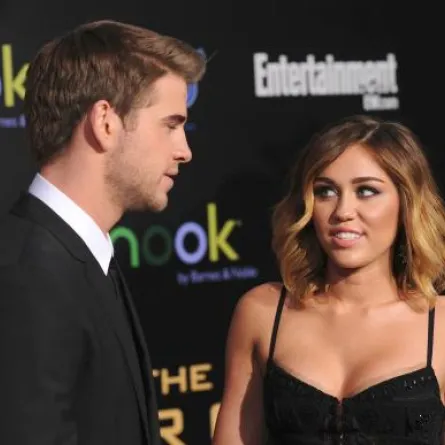 سايروس تتزوج من همسوورث بالرغم من كل شيء