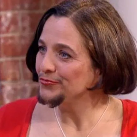 امرأة ترى نفسها أكثر جاذبية باللحية والشوارب..بالصور