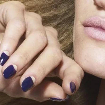 طريقة جديدة لوضع الفرانش مناكير بالعكس