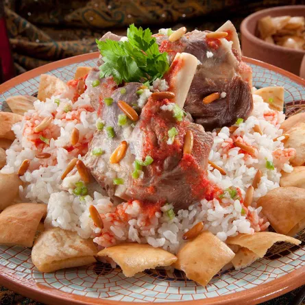 فتّة باللحم من مطبخ منال العالم