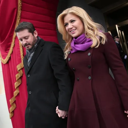 Kelly Clarkson تنشر صور خطوبتها